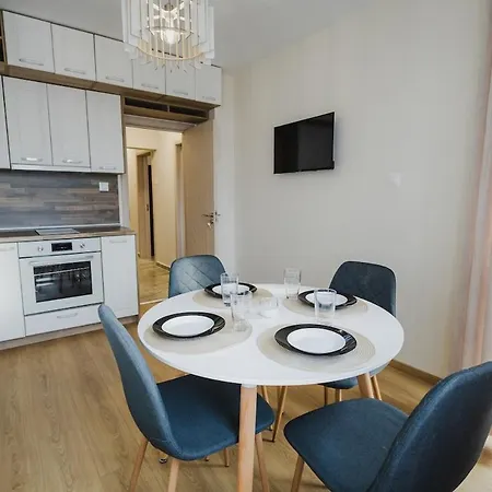 Apartman модерен ирида с басейн и градина *