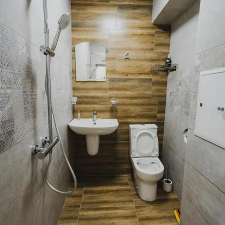 Apartman модерен ирида с басейн и градина *